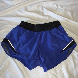lululemon hotty hot shorts 2.5 in
